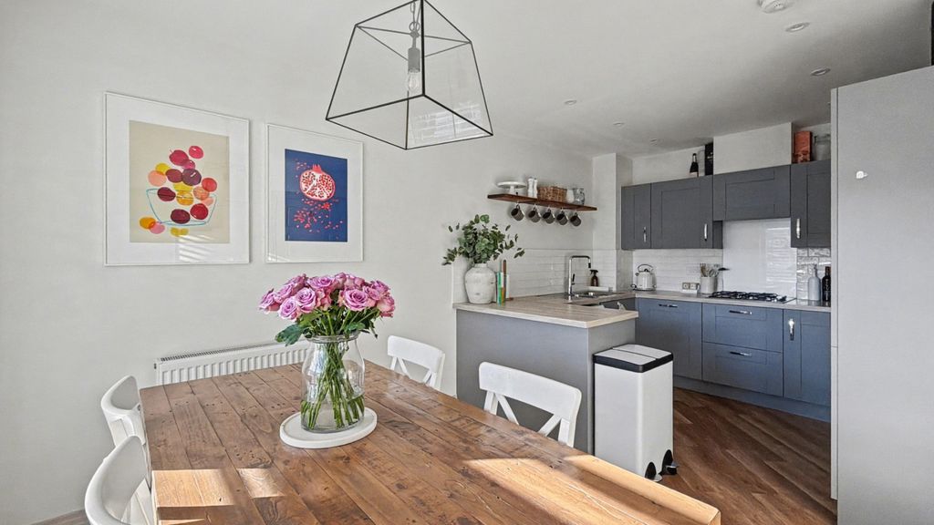 Property photo 2 of 17 4683934