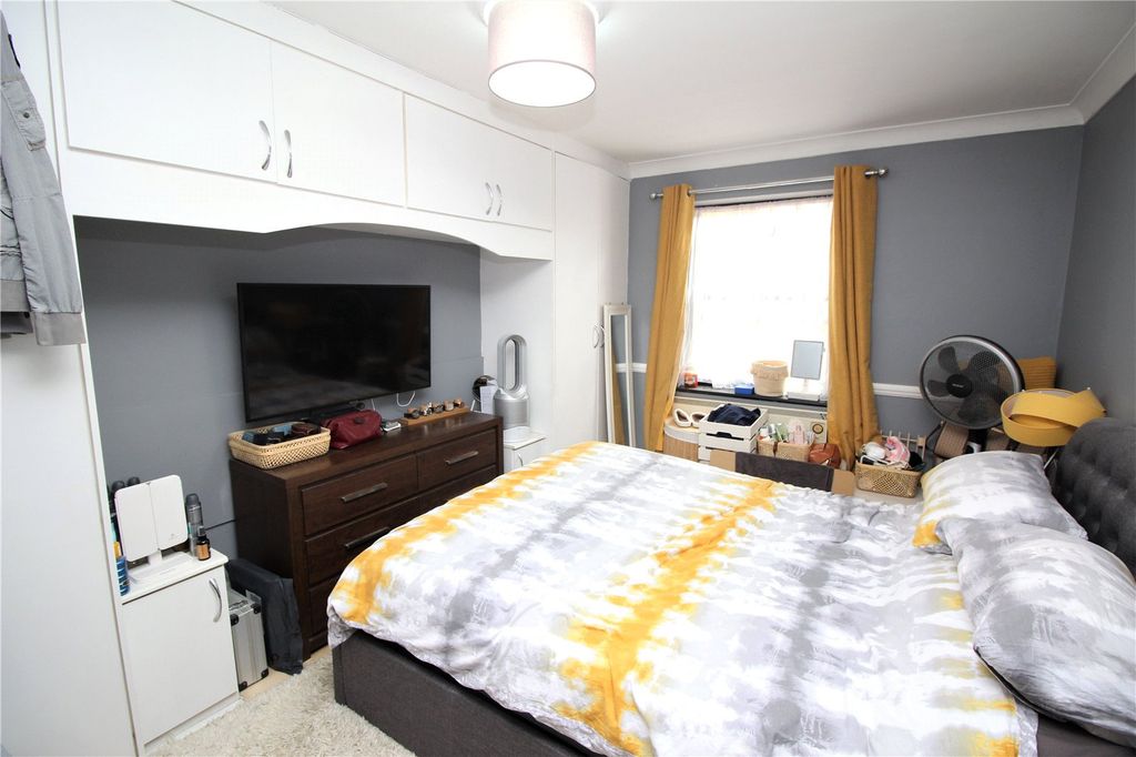 Property photo 3 of 5 Bedroom