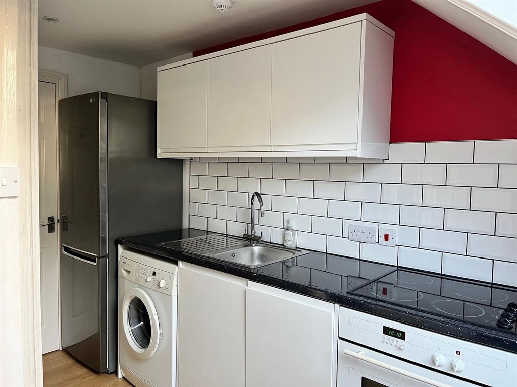 Property photo 3 of 7 Kitchen 3.Jpg