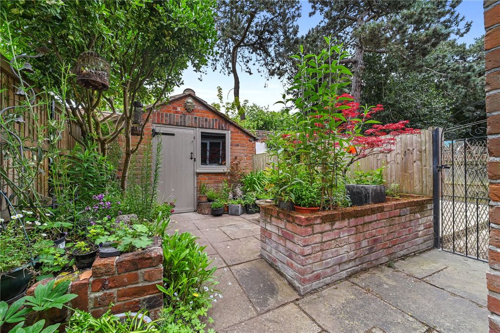 Property photo 3 of 17 Garden