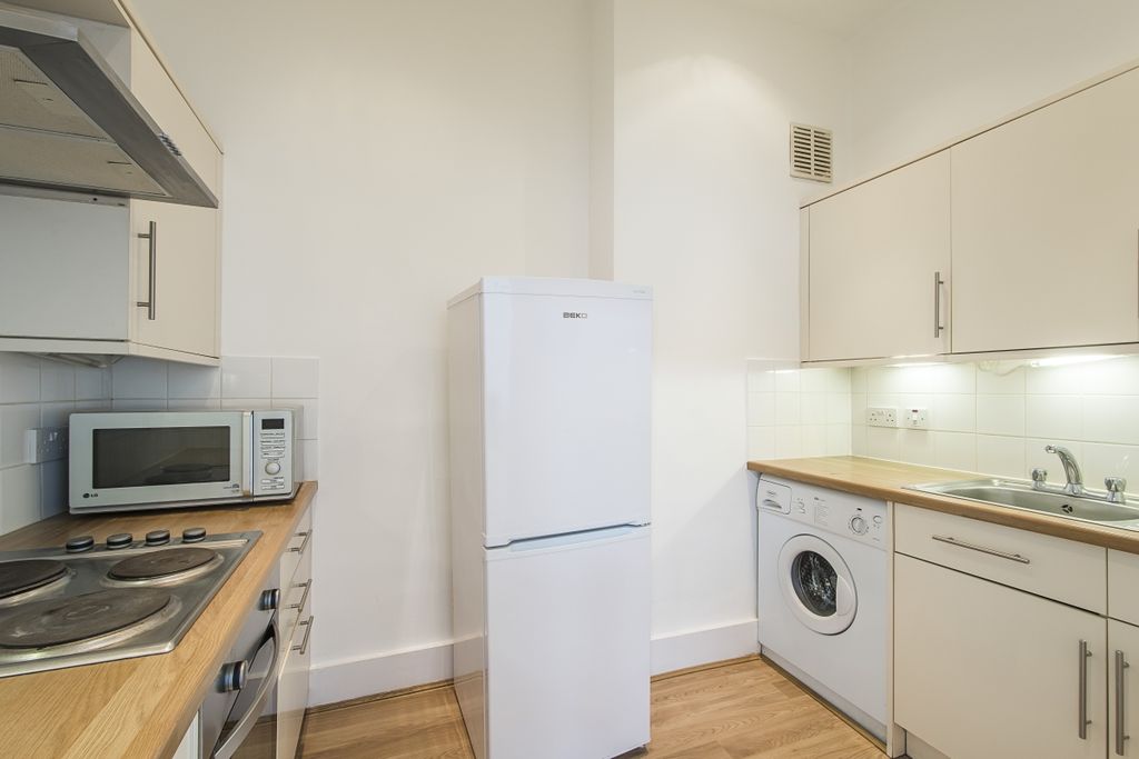 Property photo 2 of 10 Kitchen