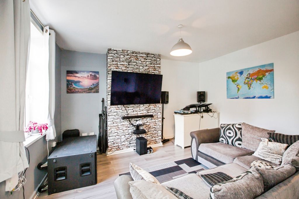 Property photo 2 of 20 Lounge