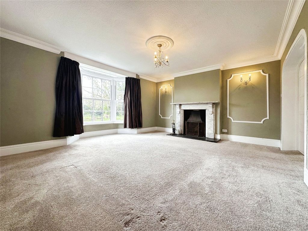 Property photo 3 of 23 Sitting Room