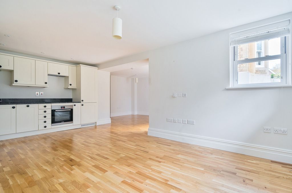 Property photo 2 of 26 1376315-22-690c87...