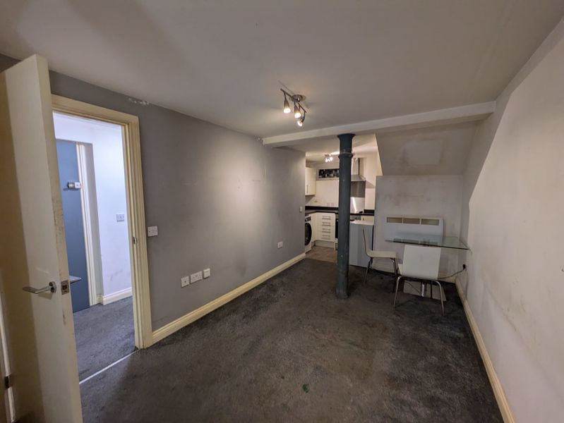 Property photo 3 of 6 Photo 8