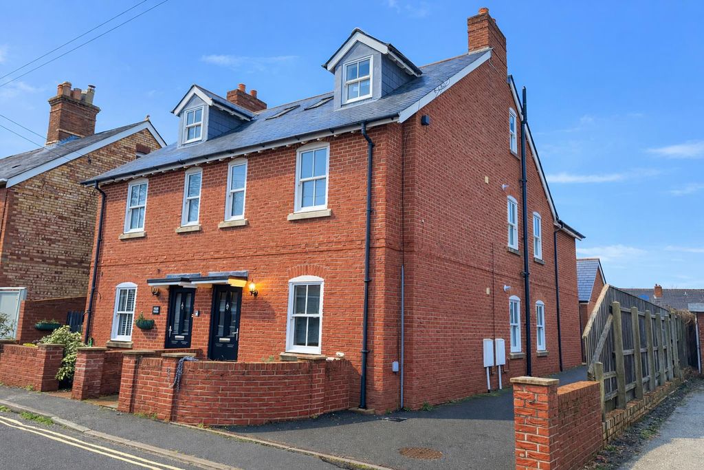 Property photo 1 of 9 Front Photo.Png