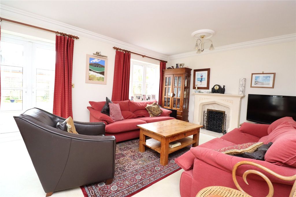 Property photo 3 of 22 Picture No. 02