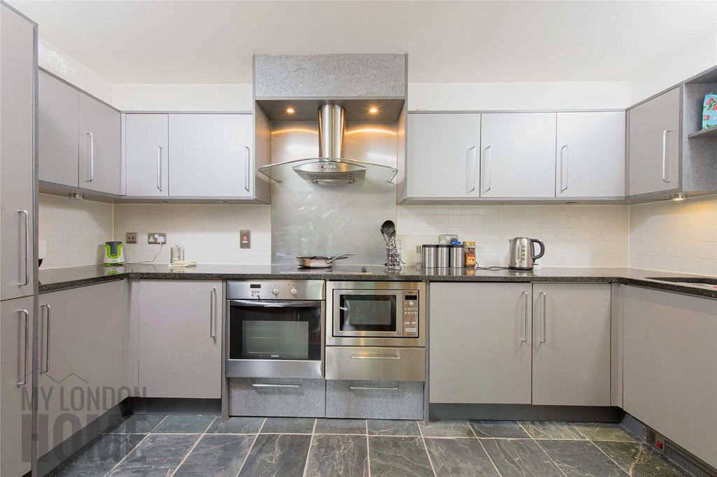 Property photo 2 of 19 Picture No. 03