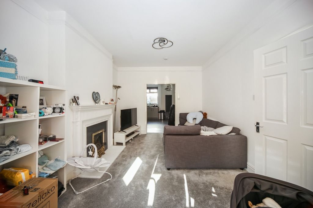 Property photo 2 of 7 Westminster Road - Living Room