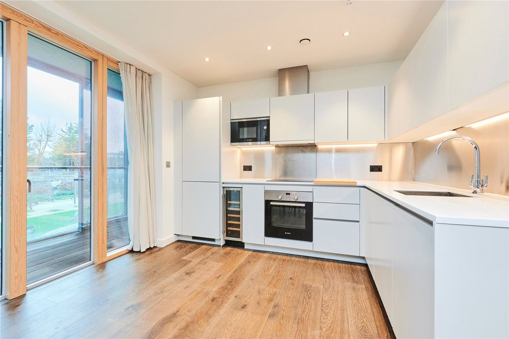 Property photo 3 of 10 Kitchen