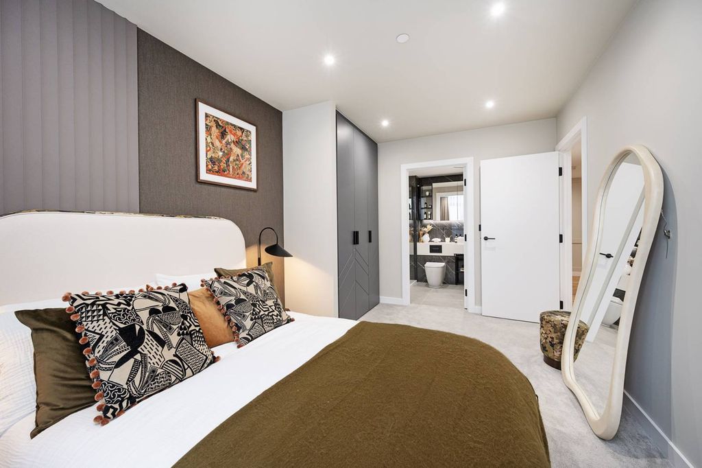 Property photo 2 of 23