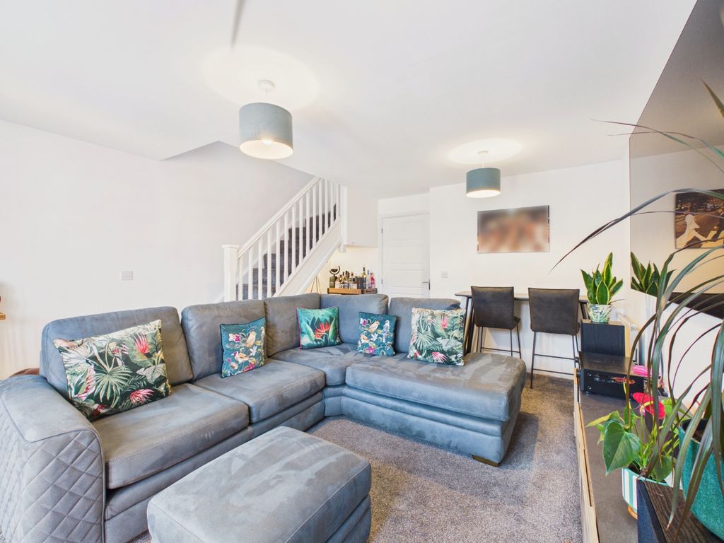 Property photo 2 of 15 5237753