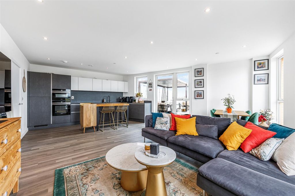 Property photo 2 of 18 Wiltshire House-2.Jpg