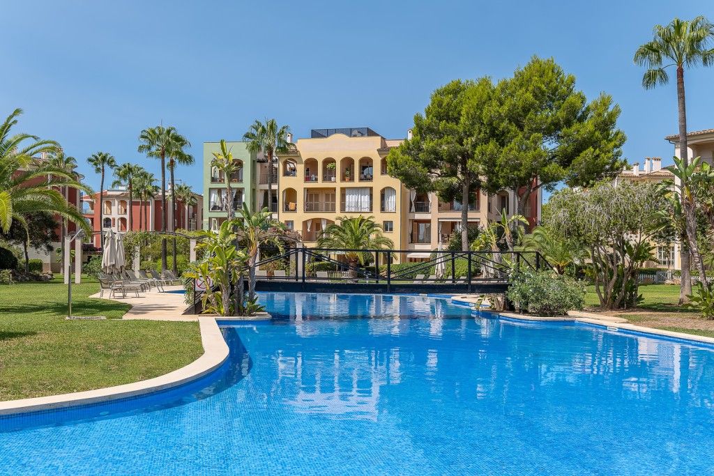 Property photo 2 of 20 Pool And Exterior (3)