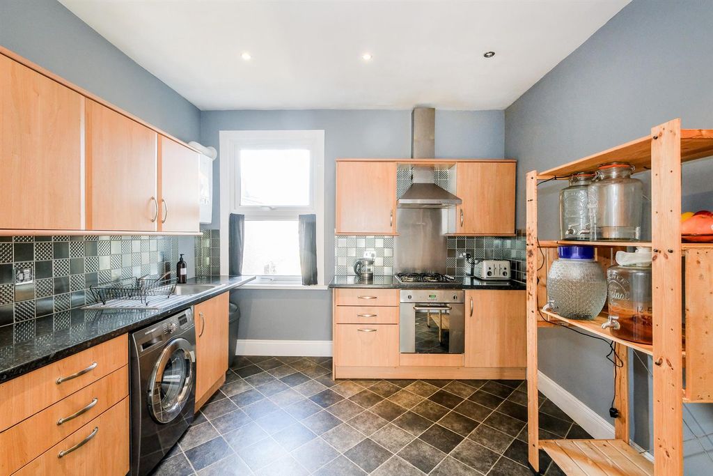 Property photo 3 of 20