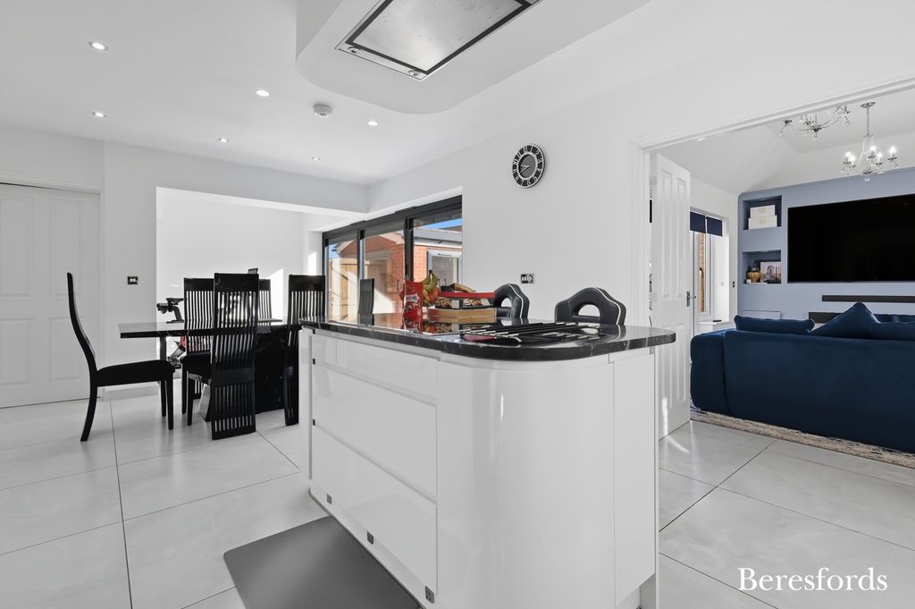 Property photo 3 of 39 Picture No. 10