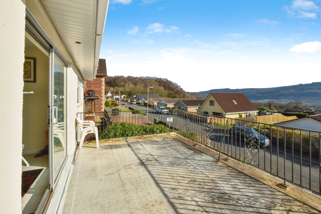 Property photo 2 of 34