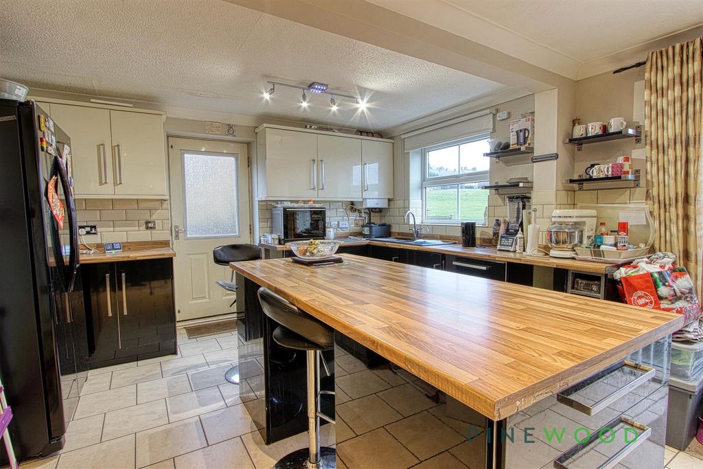 Property photo 3 of 15 Kitchen
