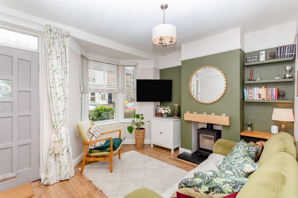 Property photo 2 of 20 8696613-Interior06.Jpg