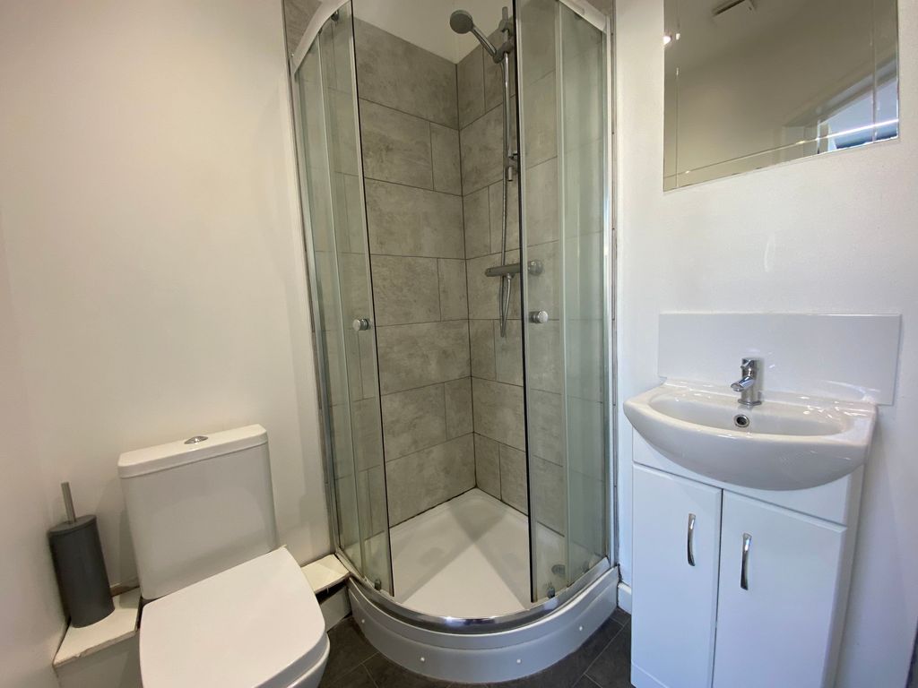 Property photo 2 of 8 Bedroom 1 Ensuite