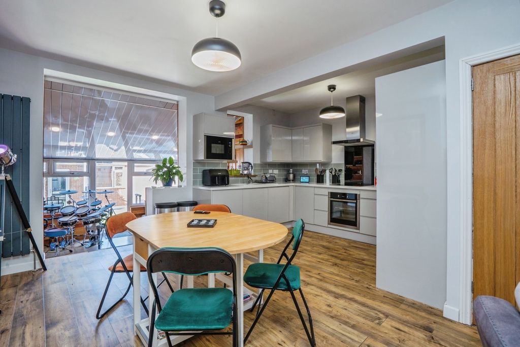 Property photo 2 of 23 Pbox-Img.Jpg