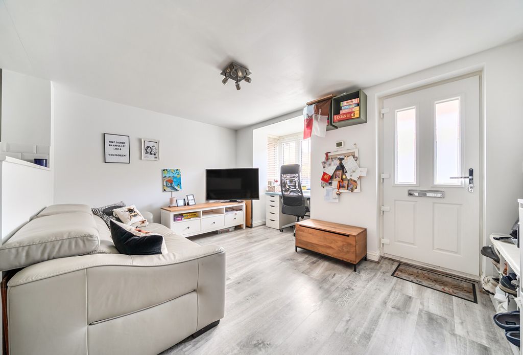 Property photo 3 of 15 1400786-7-696E416...