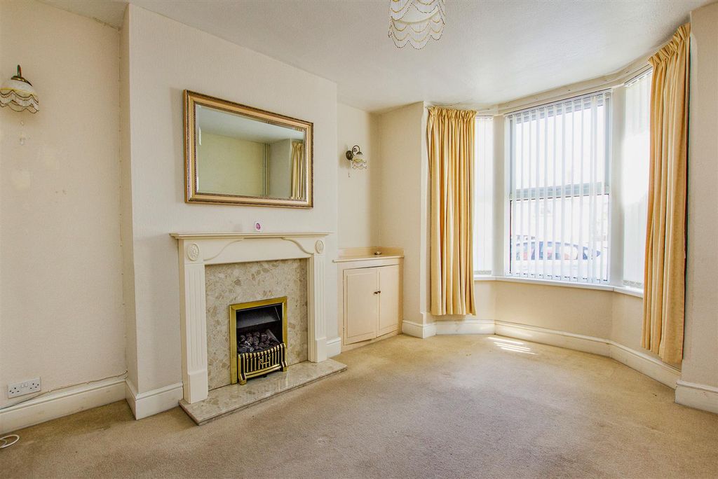 Property photo 2 of 15 Sitting Room