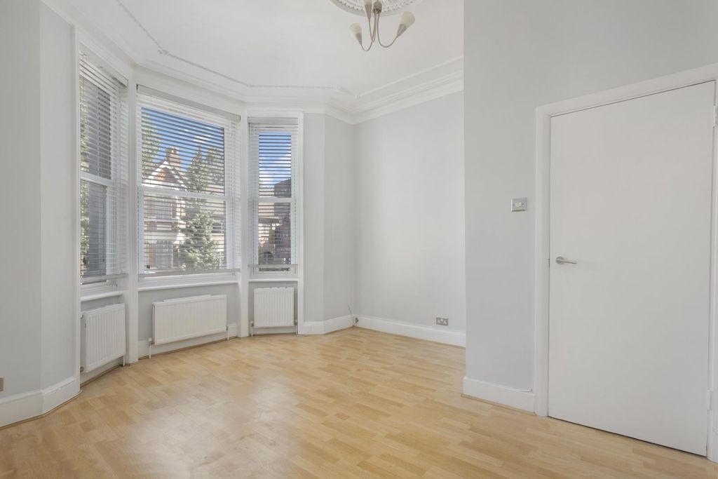 Property photo 2 of 11 Reception