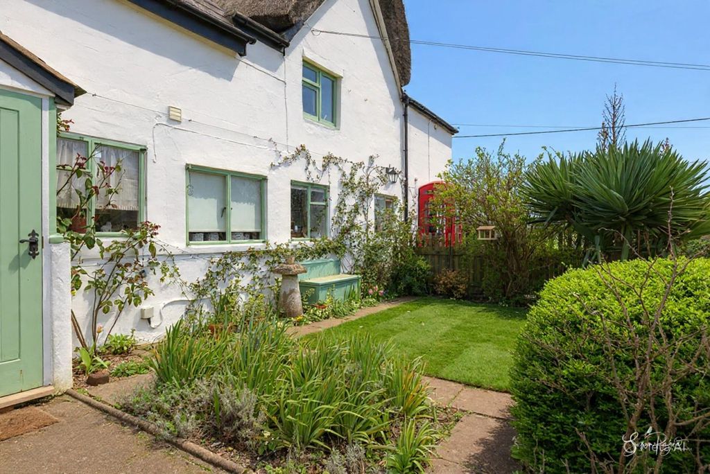 Property photo 1 of 39 Front Garden