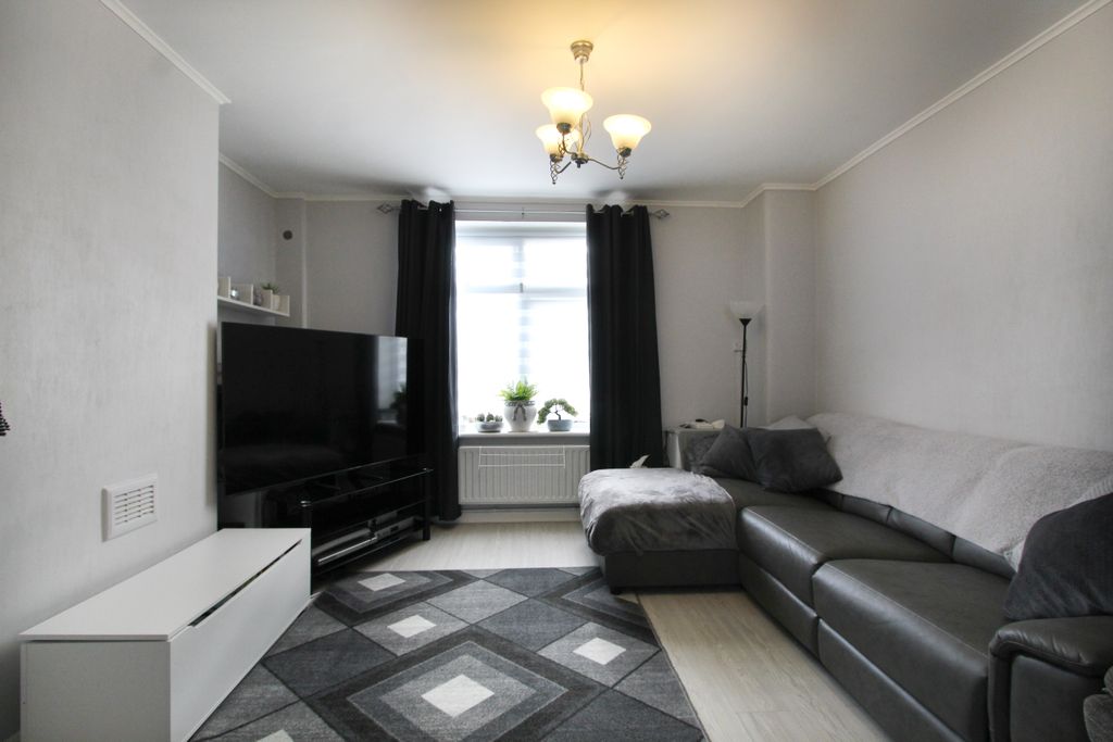 Property photo 3 of 22