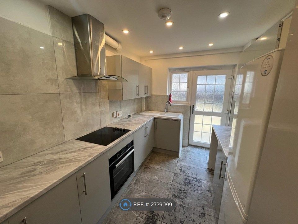 Property photo 2 of 19 Kitchen