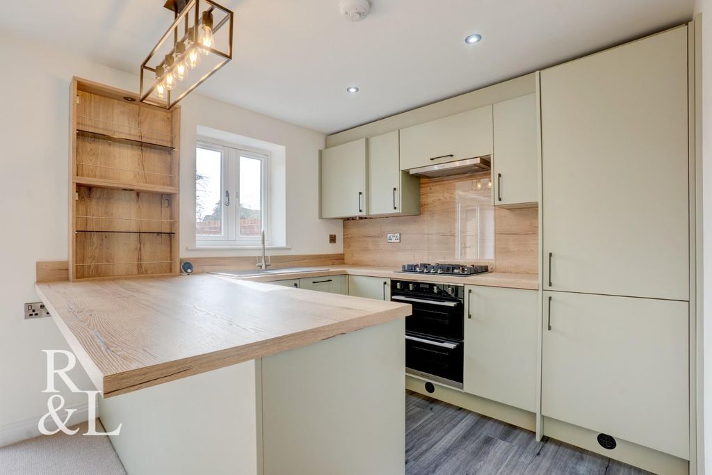 Property photo 3 of 39 39Atamworth (43).Jpg