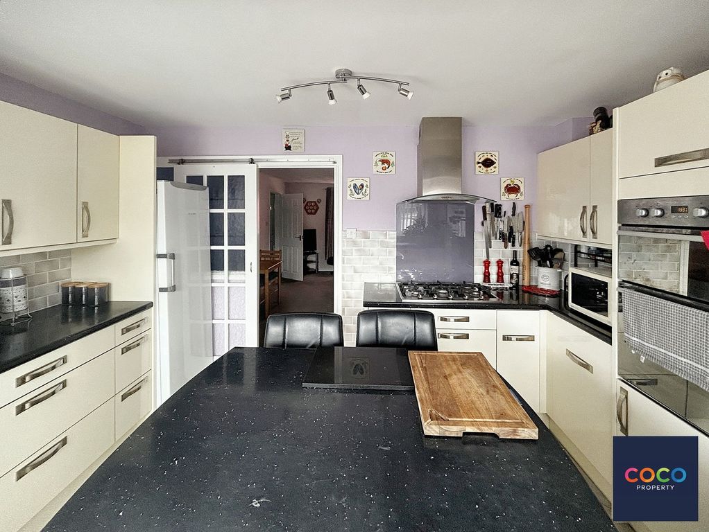Property photo 2 of 14 Kitchen