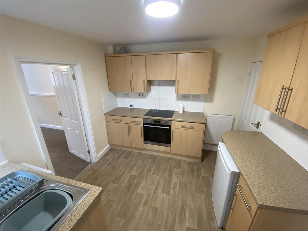 Property photo 3 of 11 Kitchen 1