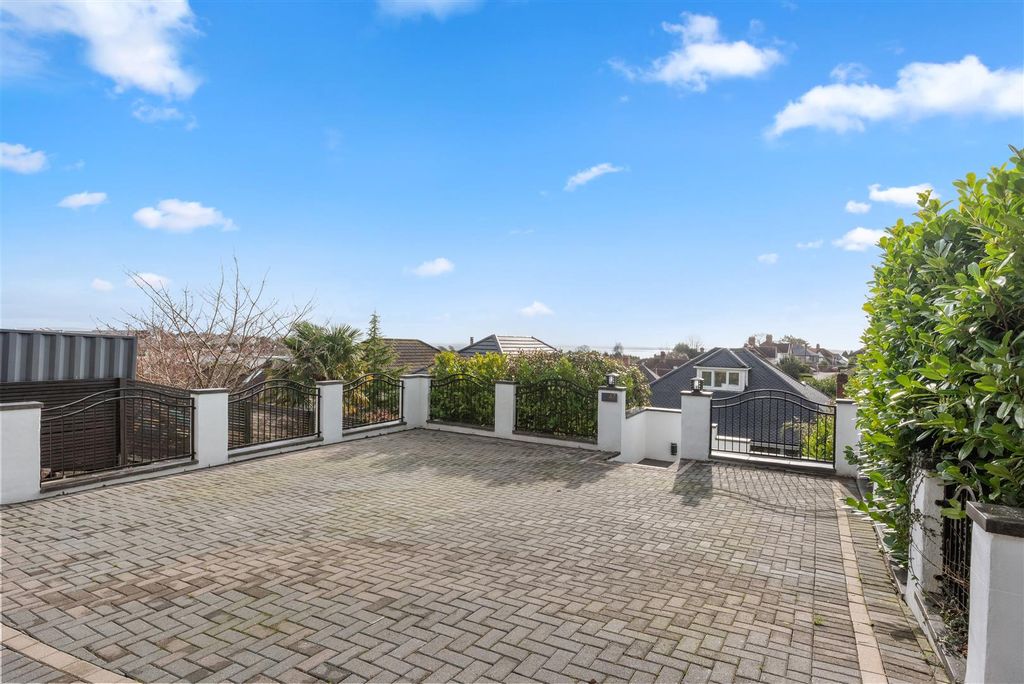 Property photo 2 of 40 External