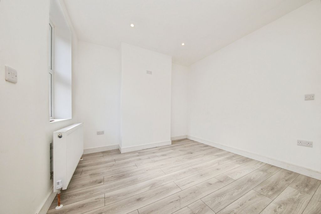 Property photo 3 of 17 Photo