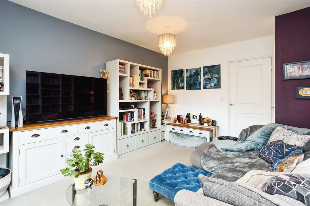 Property photo 2 of 17 Picture No. 13