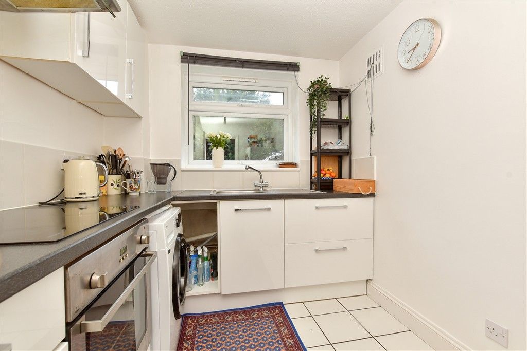 Property photo 2 of 9 Kitchen