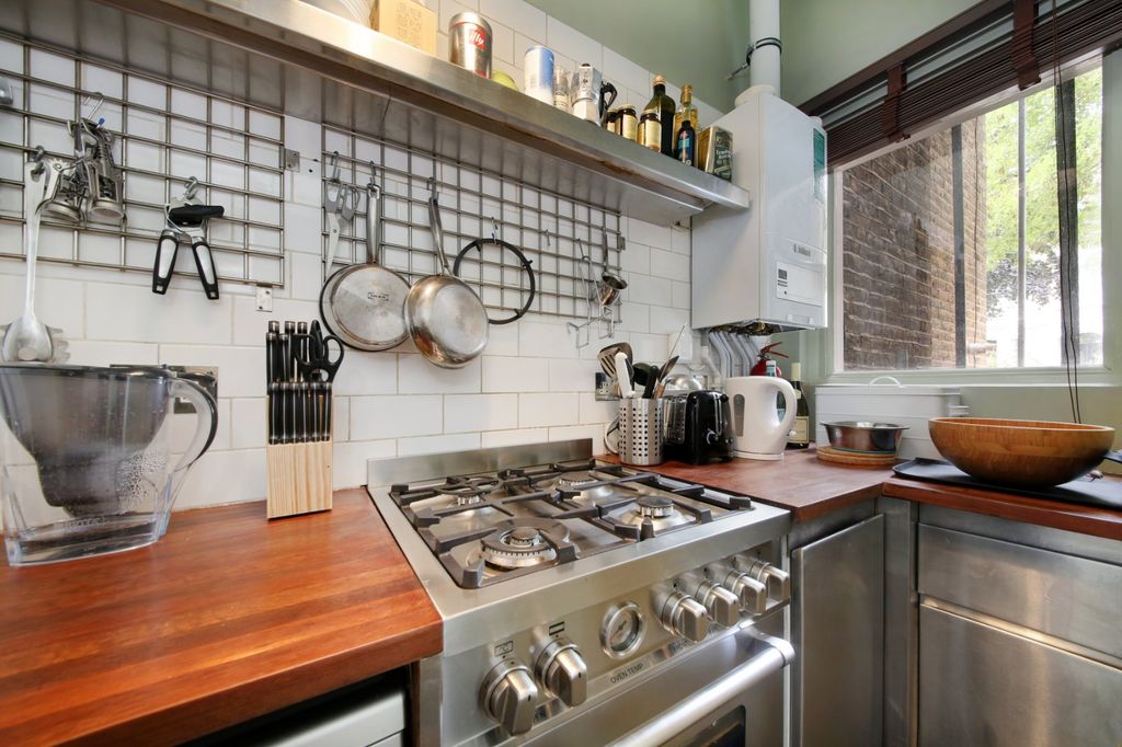 Property photo 3 of 17