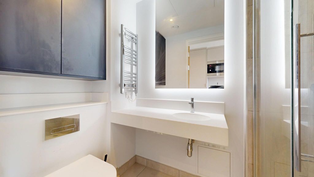 Property photo 3 of 28 Bathroom