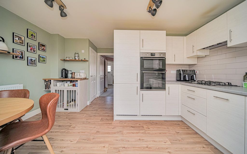 Property photo 3 of 17 Kitchen