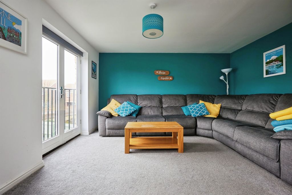 Property photo 3 of 20