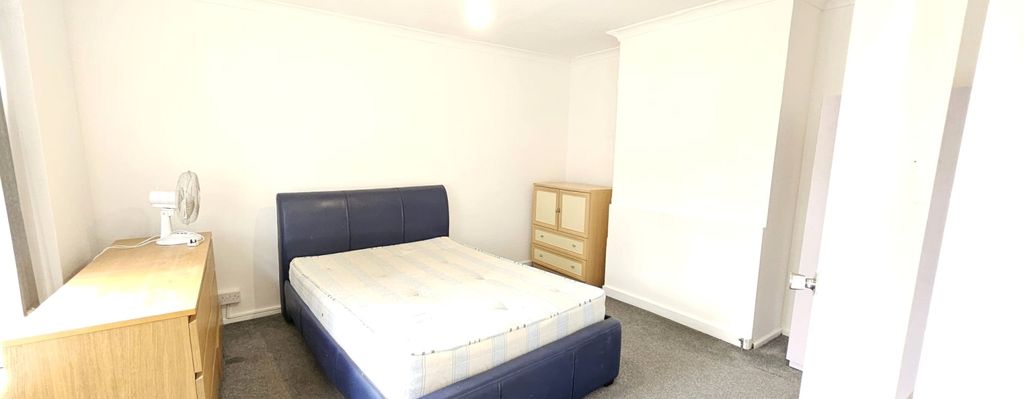 Property photo 3 of 16 Bedroom 1