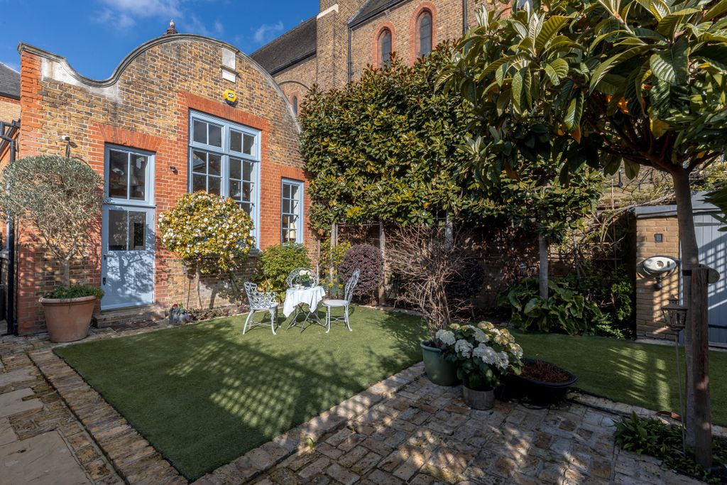 Property photo 1 of 17