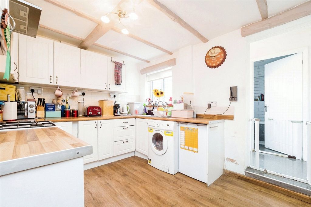 Property photo 2 of 11 Kitchen