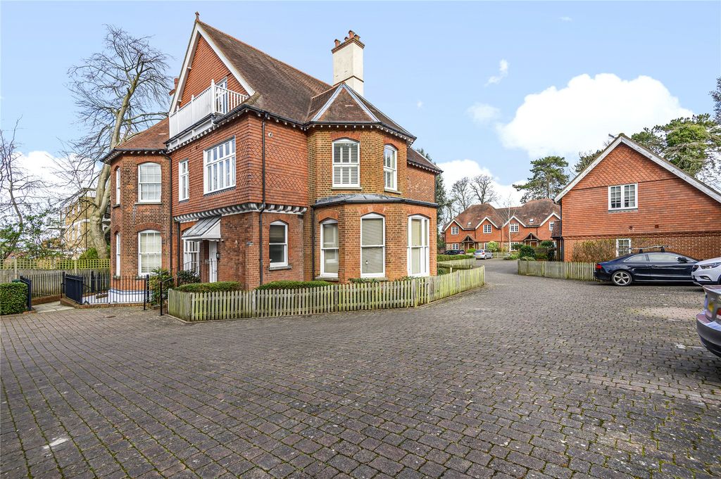 Additional image 15 of 2 bed flat for saleGuildford, Surrey GU1