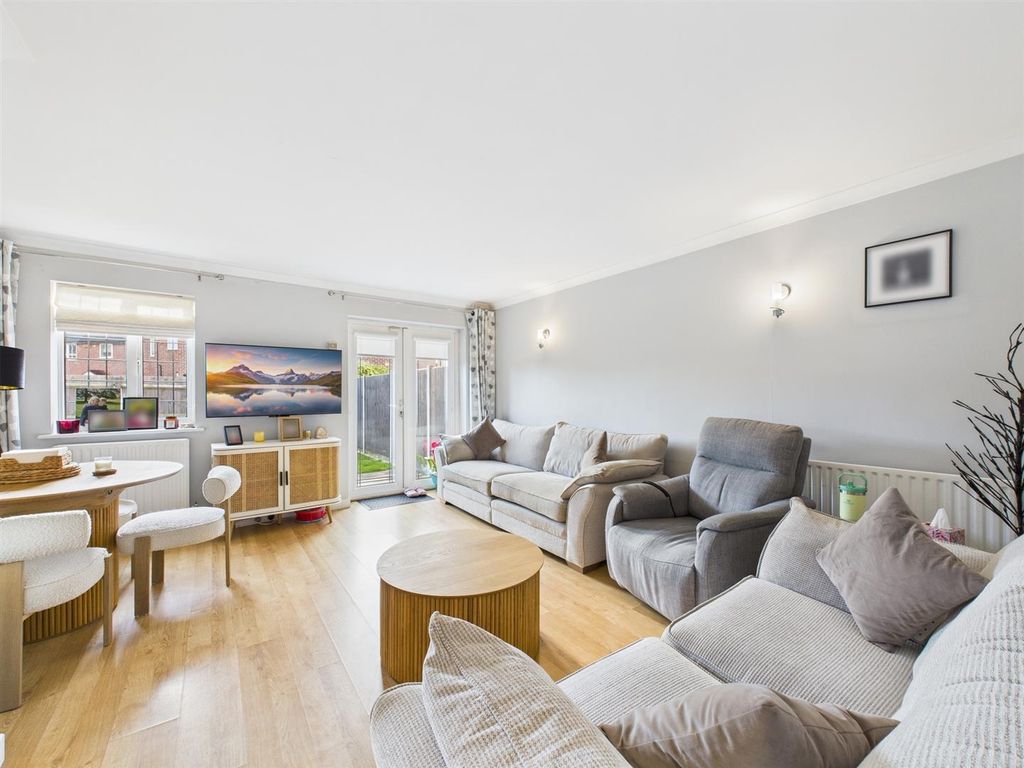 Property photo 2 of 11 Cam02435G0-Pr0121-Still006.Jpg