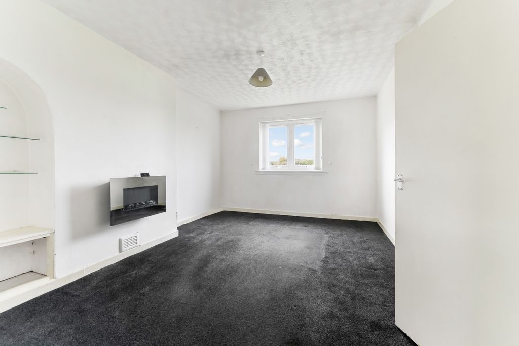 Property photo 2 of 28