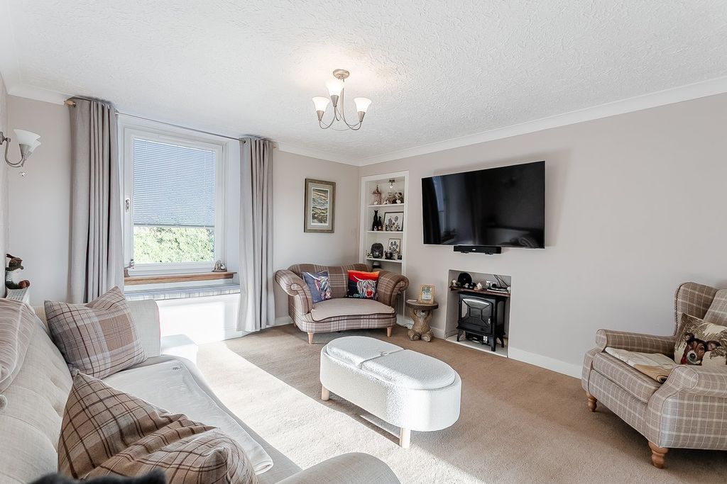 Property photo 2 of 27