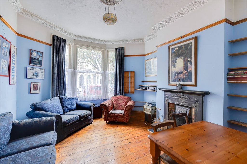 Property photo 2 of 22 Picture No. 27